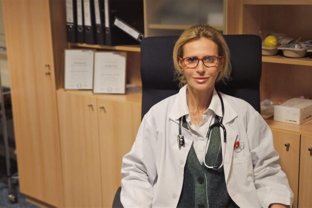 Julia Bachmann in ihrer Praxis in Haltern.