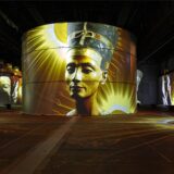 Die immersive Ausstellung „Im Reich der Pharaonen“ erweckt das Alte Ägypten in Dortmunds Phoenix des Lumières visuell zum Leben.