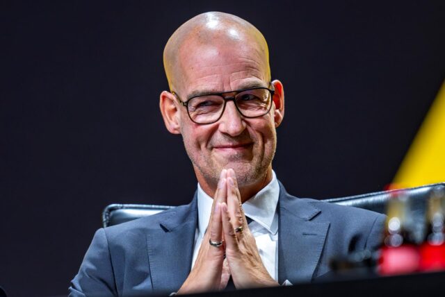 Carsten Cramer lächelt.
