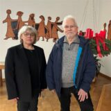 Susanne Kuckshoff und Hans-Joachim Brozda stehen in der Versöhnungskirche.