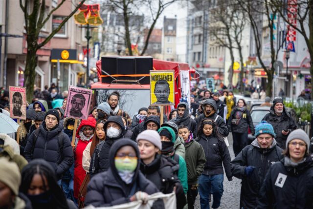 Rund 1500 Menschen kamen am Samstag (14.12.) zur Demonstration in Dortmund nach dem Urteil im Fall Dramé von Donnerstag (12.12.).