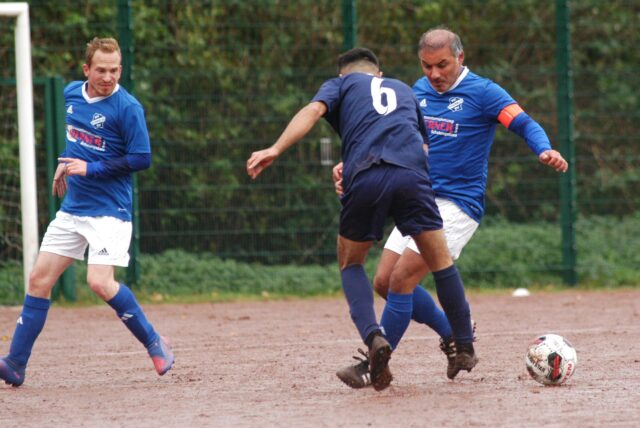 Gehören Fußballspiele auf Asche an der Esseler Straße bald der Vergangenheit an? Die Chance auf eine Zukunft mit Kunstrasenplatz an der Esseler Straße ist groß.