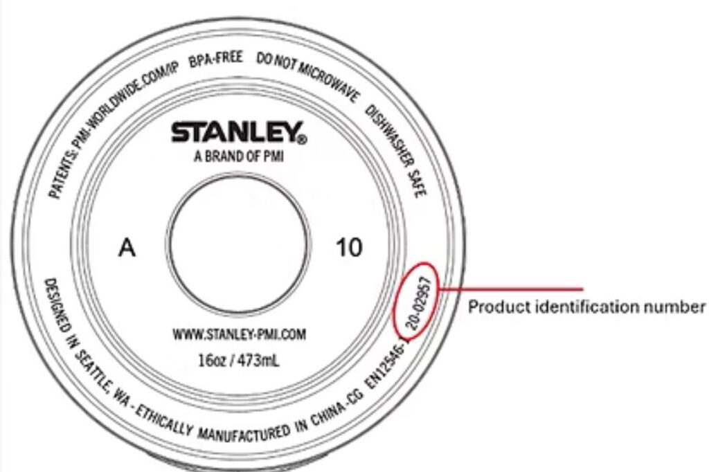 Auf der Unterseite eines Stanley Cups ist die Identifikationsnummer rot eingekreist. Auf der Unterseite eines Stanley Cups ist die Identifikationsnummer rot eingekreist.