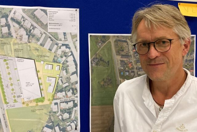 Inhaber Stefan Feldmann und seine Kunden können sich freuen: Das Planungsrecht für den neuen, großen Rewe-Markt in Polsum steht.