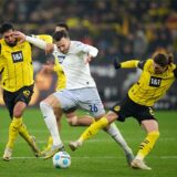 Emre Can und Marcel Sabitzer im Zweikampf.