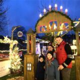 Tobias und Saskia Linke sowie ihre beiden Kinder Emilia (9) und Maximilian (6) gestalten jedes Jahr in ihrem Garten einen eigenen Weihnachtsmarkt.