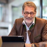 Dr. Bernhard Klocke am Schreibtisch