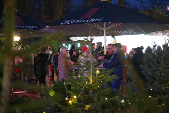 Der Waldweihnachtsmarkt an der Loemühle stimmt auf Weihnachten ein.