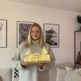 Paulina Ter Schüren verkauft ihre eigenen handgemachten Keramik-Dekorationen für verschiedene Anlässe.