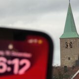 Die Kirchturmuhr von St. Agatha geht derzeit falsch.
