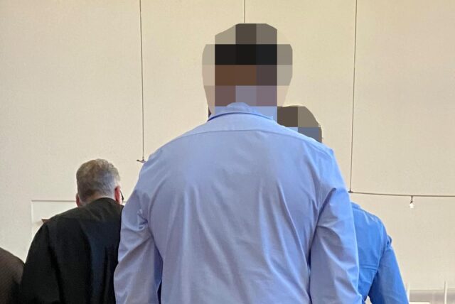Die Angeklagten beim ersten Prozessversuch im Jahr 2023.