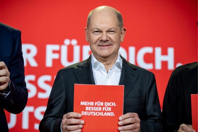 Kanzler Olaf Scholz stellt das Wahlprogramm der SPD vor.