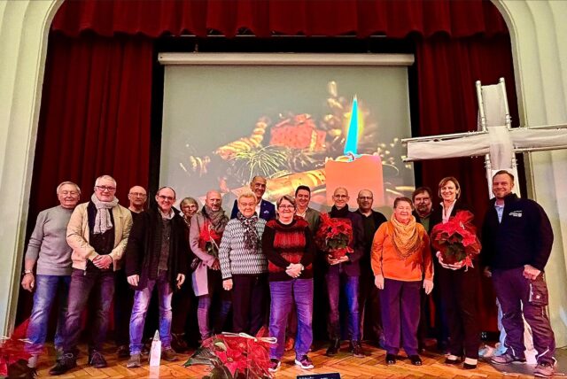 Sie gestalten „Heiligabend im Wichernhaus“: Das Helfer-Team und die Sponsoren wollen auch im 50. Jahr wieder einsame Menschen glücklich machen.