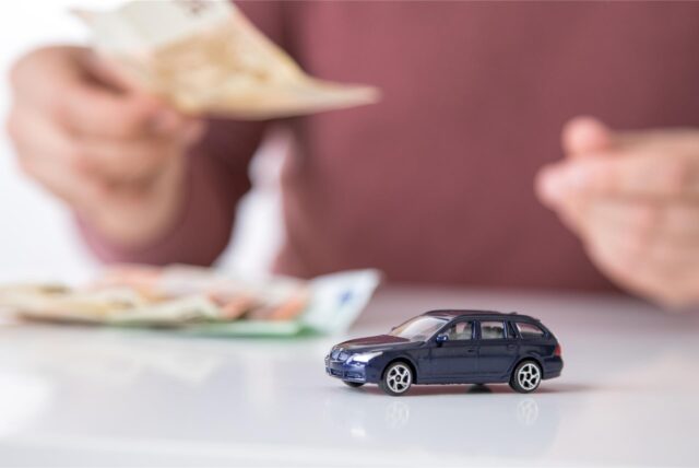 Kfz-Versicherungen werden im kommenden Jahr teurer. Tipps zum Geld sparen.