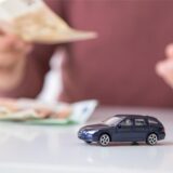 Kfz-Versicherungen werden im kommenden Jahr teurer. Tipps zum Geld sparen.