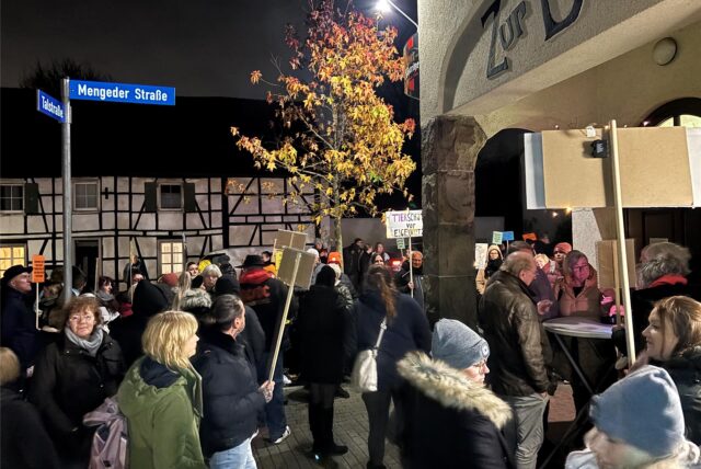 Eine Demonstration von Tierschützern fand am Dienstag (3.12.2024) im Umfeld der Jahreshauptversammlung des Tierschutzvereins Castrop-Rauxel statt.