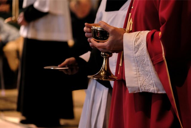 Die Kirchengemeinden in Castrop-Rauxel haben an den Weihnachtstagen viele Angebote für die Gläubigen. Wir geben einen Überblick.