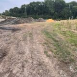 Für das geplante Baugebiet an der Seseke, das den Titel „Wohnen am Fluss“ trägt, muss noch einmal neu gerechnet werden. Der Hochwasserschutz soll auf Hinweis des Lippeverbands verbessert werden.