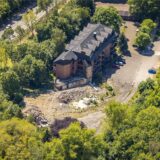 Luftbild mit der Freifläche Seestern und dem angrenzenden Appartementhaus