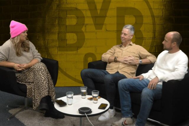 Moderatorin Katja Wehrland spricht mit Heiko Wasser und Jürgen Koers.