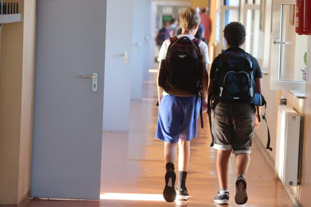 Viel früher nach Hause als gedacht. Für Dortmunder Schüler gibt es weniger Unterricht als im Stundenplan vorgesehen. Wie viel ausfällt, hat das Ministerium jetzt veröffentlicht.
