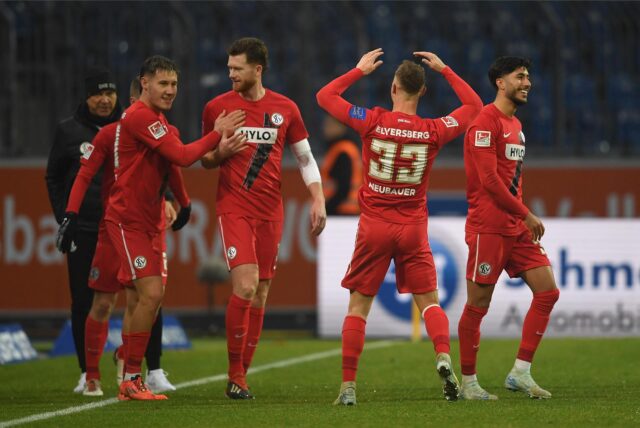 Fußball: 2. Bundesliga, Eintracht Braunschweig – SV Elversberg, 16. Spieltag, Eintracht-Stadion. Elversbergs Maurice Neubauer jubelt nach seinem Tor zum 0:3. +++ dpa-Bildfunk +++