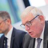 Karl-Josef Laumann (CDU), Minister für Arbeit, Gesundheit und Soziales des Landes Nordrhein-Westfalen, informiert bei einer Pressekonferenz über die neue Krankenhausplanung in Nordrhein-Westfalen.