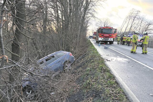 Auto ist in die Böschung Borker Straße gefahren.