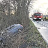 Auto ist in die Böschung Borker Straße gefahren.