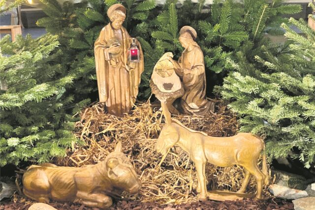 Die Krippe von St. Peter – noch ohne Jesuskind