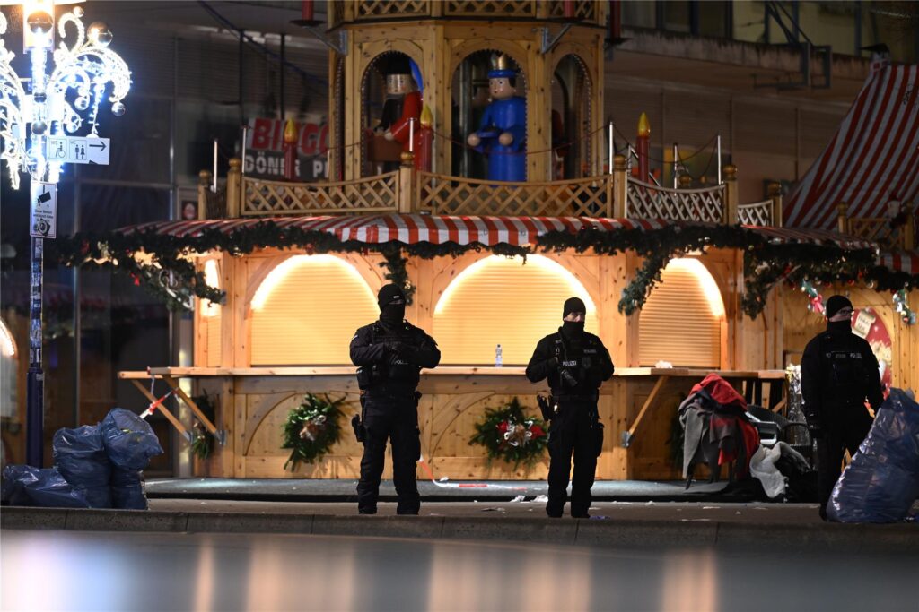 Die Polizei ist am Weihnachtsmarkt im Einsatz. Die Polizei ist am Weihnachtsmarkt im Einsatz.