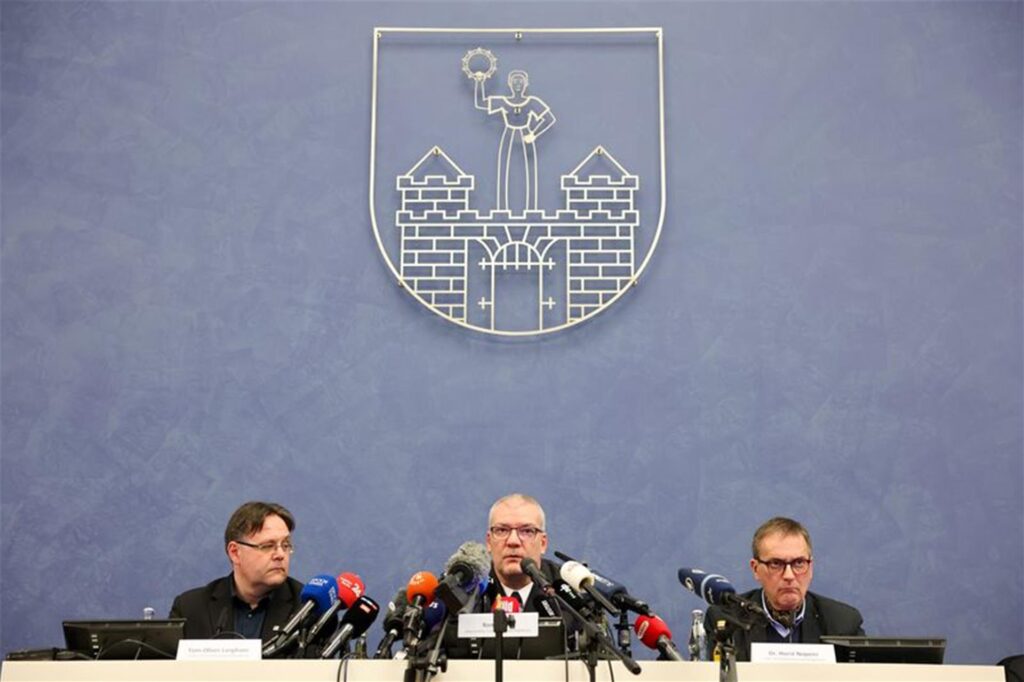 Polizei, Staatsanwaltschaft und Stadtbehörden informieren über den Ermittlungsstand nach dem Anschlag auf den Weihnachtsmarkt in Magdeburg. Polizei, Staatsanwaltschaft und Stadtbehörden informieren über den Ermittlungsstand nach dem Anschlag auf den Weihnachtsmarkt in Magdeburg.