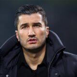 Nuri Sahin schaut nach vorne.