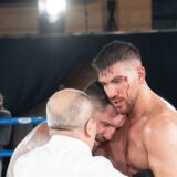 Die Schwergewichts-Boxer Kevin Saszik (r.) und Oliver Althof im Boxring bei der „Fair Fighting Championship“ am Samstagabend (21.12.) in der Europahalle in Castrop-Rauxel.