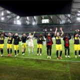 Die BVB-Spieler bejubeln den Sieg in Wolfsburg.