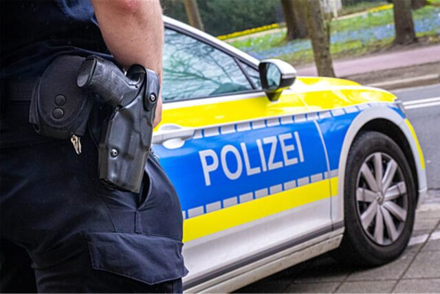 Ein Polizist im Einsatz (Symbolbild).