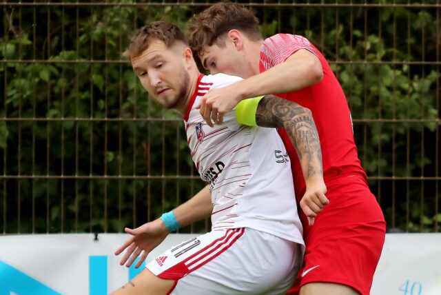 Migel-Max Schmeling spielte früher beim TuS Bövinghausen und führte die Mannschaft auch als Kapitän auf dem Feld.