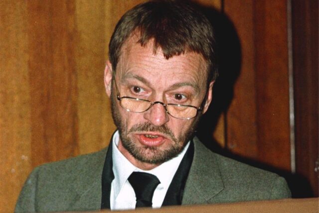 Johannes Weinrich auf der Anklagebank im Gerichtssaal des Berliner Landgerichts.