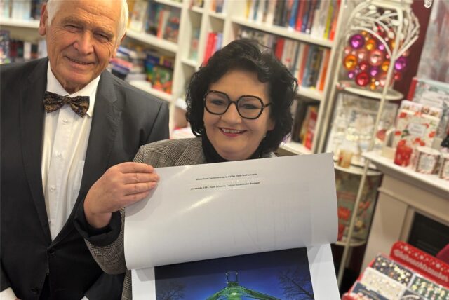 Im Kalender-Streit vertritt Rechtsanwalt Josef Schneiders Martina Tielker und Peter Hoffmann gegen die Abmahnung von Jan Bormann. Auf der Rückseite des Titelblatts brachten sie nachträglich einen Urheber-Vermerk des Kunstwerks Sonnenuhr an.