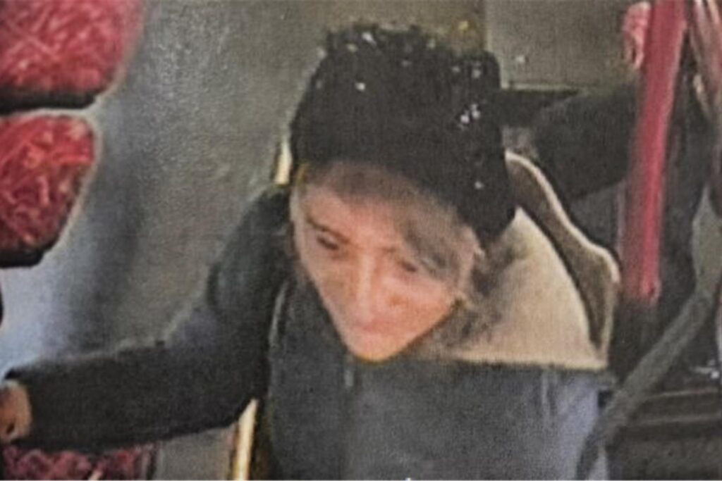 Foto einer mutmaßlichen Taschendiebin, das in einem Bus der Vestischen in Bottrop aufgenommen wurde.