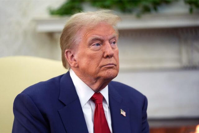 Ehemaliger und zukünftiger US-Präsident Donald Trump im Anzug. Er hat Panama gedroht und will Grönland zu einem Teil der USA machen.