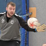 Als spielender Torwart unterwegs bei Eintracht Waltrop ist in der Halle Timo Siekirka.