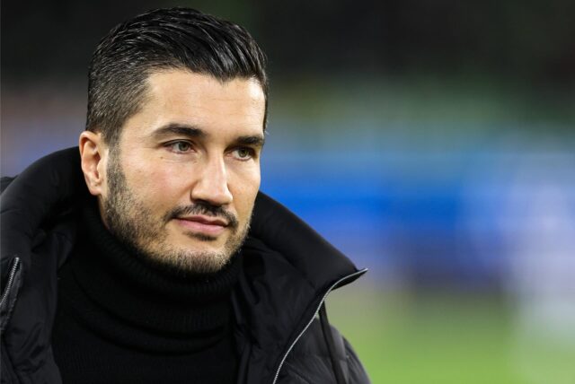BVB-Trainer Nuri Sahin schaut zur Seite.