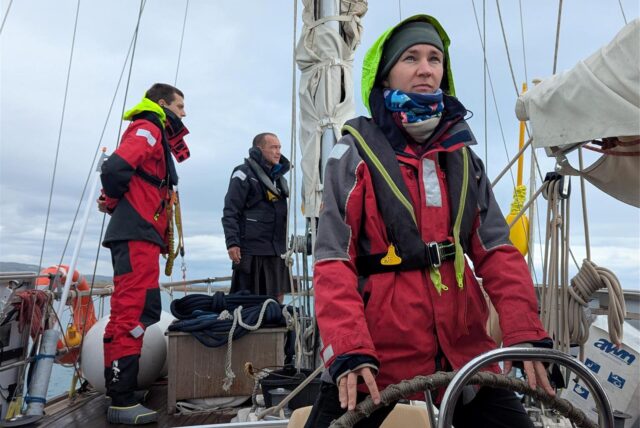 Ina Friebe stand am Steuer des Bootes, dessen Besatzung durch einen unglaublichen Zufall ein elfjähriges Mädchen aus dem Mittelmeer retten konnte.