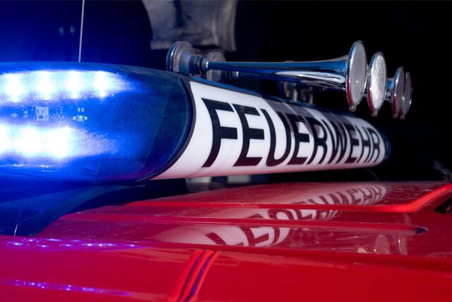 Ein Blaulicht auf einem Feuerwehrfahrzeug.