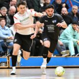 Beim Mitternachtscup kaum zu bremsen: TuS Haltern Semih Gülsoy (r.) entwischt Hertens Tobias Hannemann.
