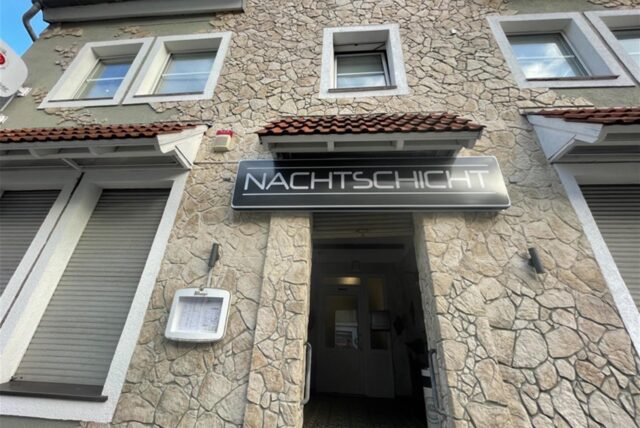 Der Eingang zur Bar „Nachtschicht“.