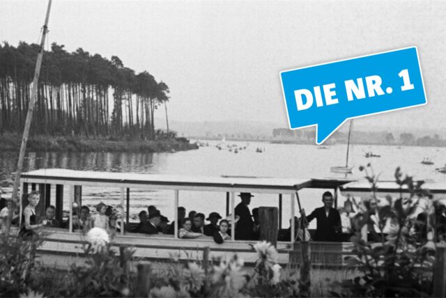 Das Schwarz-Weiß-Bild aus dem Jahr 1936 zeigt Ausflügler auf dem Fahrgastschiff auf dem Halterner Stausee.