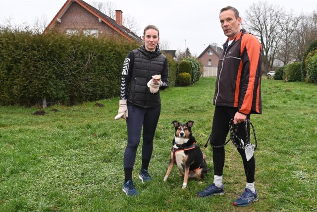Sie waren gerade auf einer Jogging-Runde als sie Hund Merlin mit einem verdächtigen Gegenstand im Maul entdeckten.