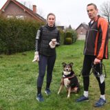 Sie waren gerade auf einer Jogging-Runde als sie Hund Merlin mit einem verdächtigen Gegenstand im Maul entdeckten.